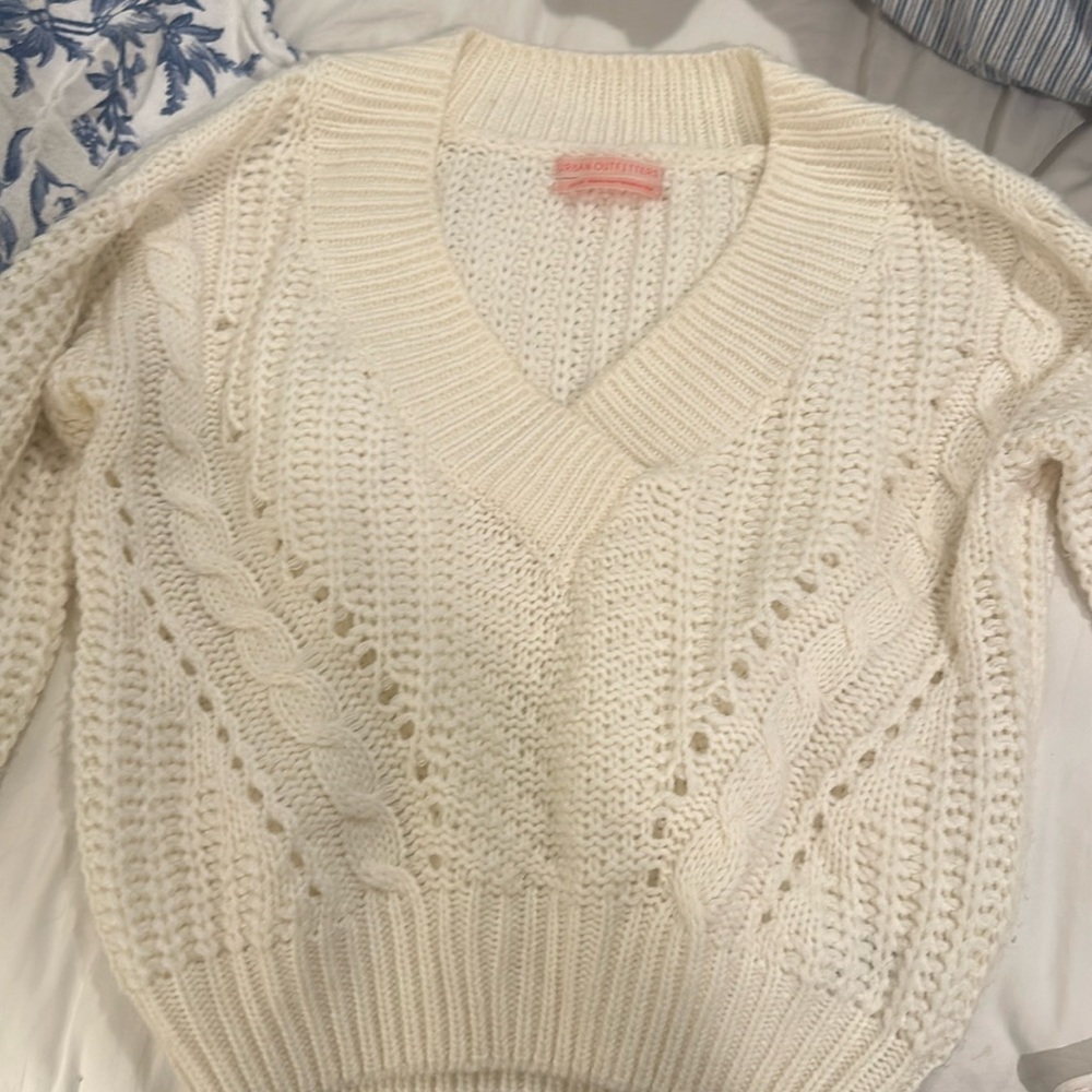 URBAN OUTFITTERS SWEATER